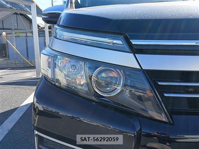Toyota VOXY 2016-12 7226899-11