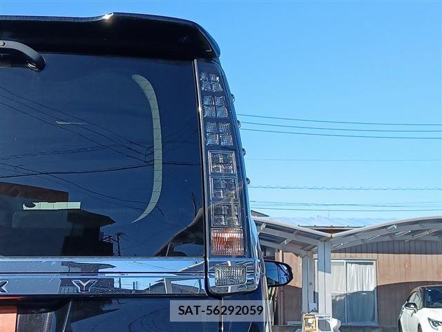 Toyota VOXY 2016-12 7226899-12