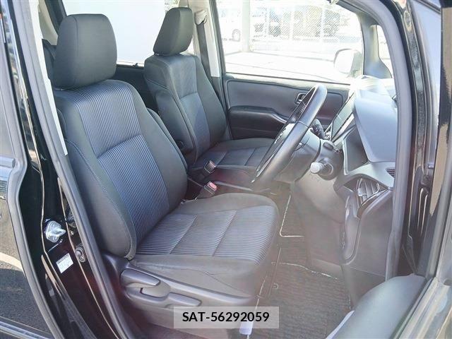 Toyota VOXY 2016-12 7226899-14