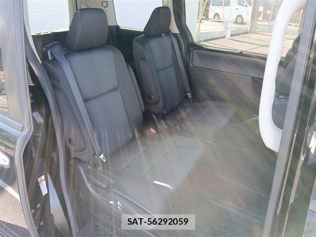 Toyota VOXY 2016-12 7226899-15