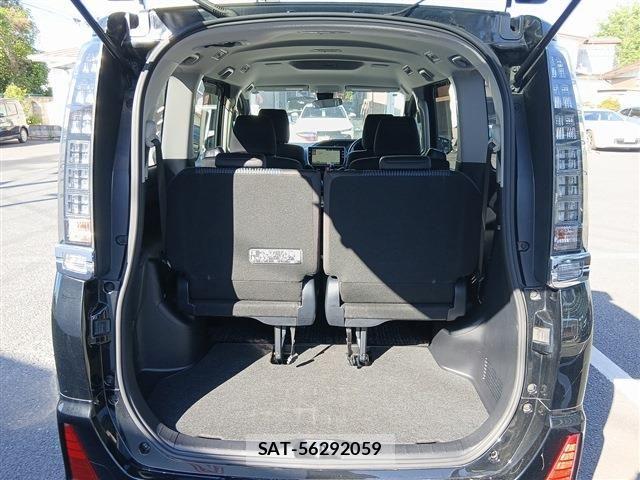 Toyota VOXY 2016-12 7226899-17