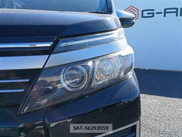 Toyota VOXY 2016-12 7226899-27