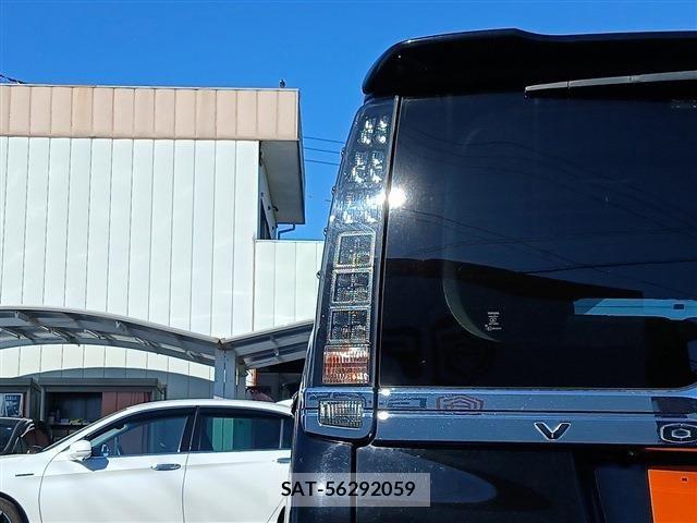 Toyota VOXY 2016-12 7226899-28