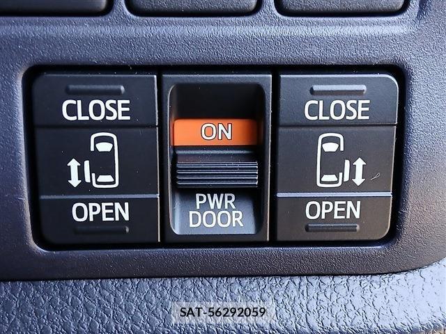 Toyota VOXY 2016-12 7226899-5