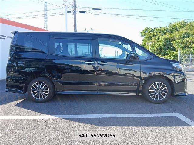 Toyota VOXY 2016-12 7226899-8