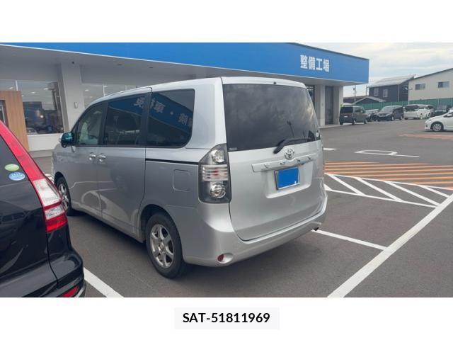 Toyota VOXY 2009-10 7226851-12