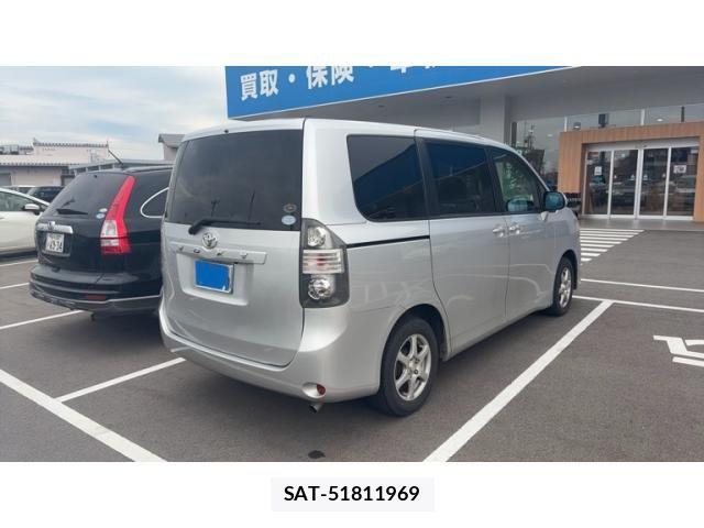 Toyota VOXY 2009-10 7226851-13