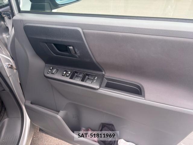 Toyota VOXY 2009-10 7226851-3