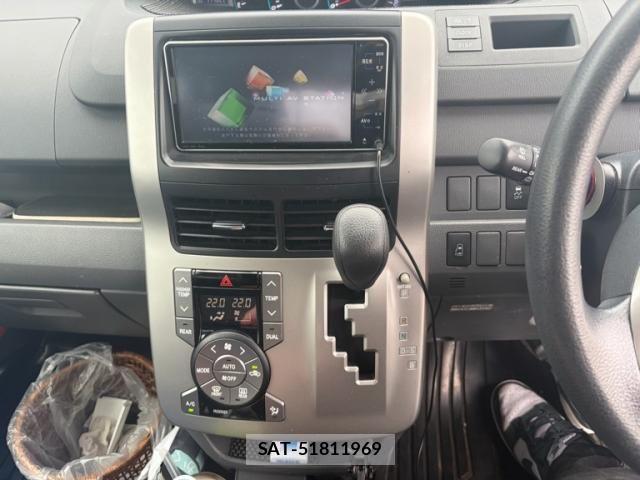 Toyota VOXY 2009-10 7226851-8
