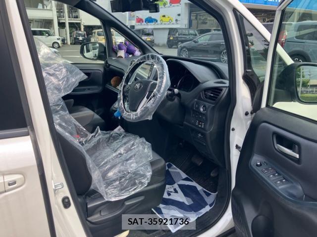 Toyota VOXY 2017-02 7226902-10