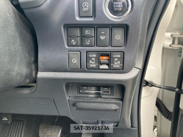 Toyota VOXY 2017-02 7226902-13