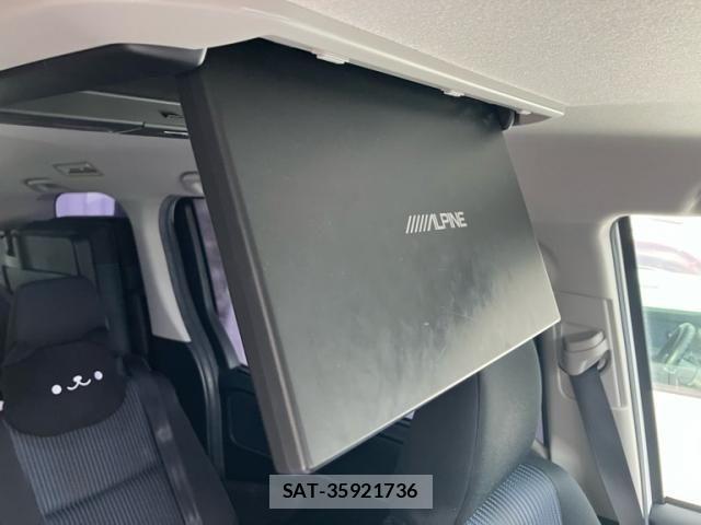 Toyota VOXY 2017-02 7226902-15