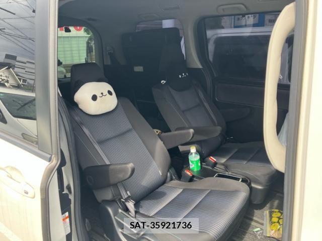 Toyota VOXY 2017-02 7226902-16