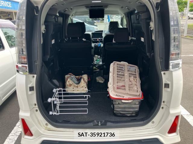 Toyota VOXY 2017-02 7226902-19