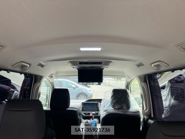 Toyota VOXY 2017-02 7226902-28
