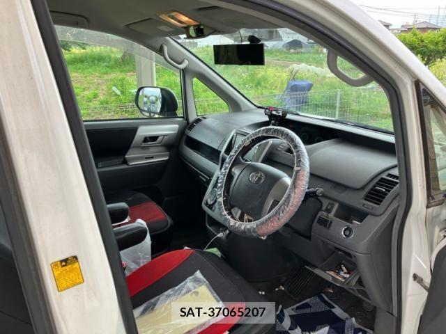 Toyota VOXY 2008-02 7226839-9