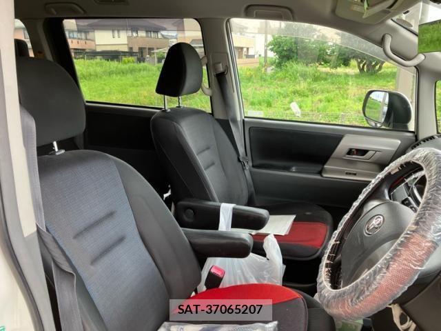 Toyota VOXY 2008-02 7226839-14