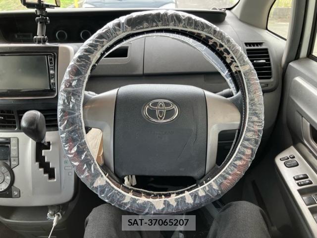 Toyota VOXY 2008-02 7226839-15
