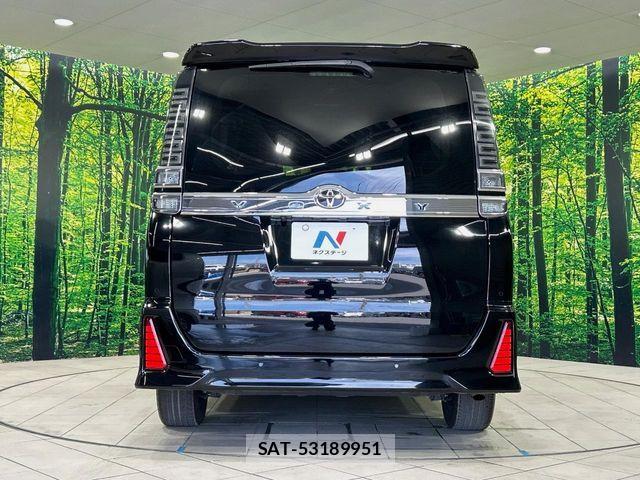 Toyota VOXY 2019-06 7226934-15