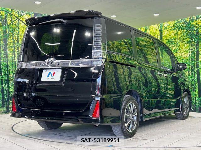 Toyota VOXY 2019-06 7226934-17