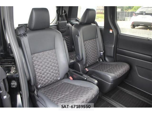 Toyota VOXY 2022-09 7226969-18