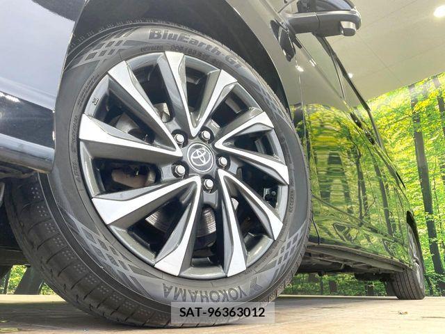 Toyota VOXY 2023-11 7226989-13