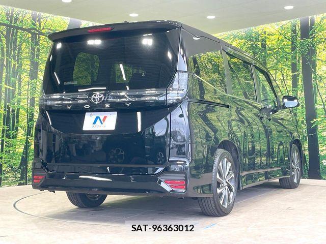 Toyota VOXY 2023-11 7226989-17