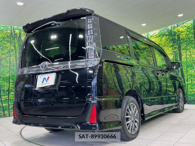 Toyota VOXY 2015-09 7226885-17