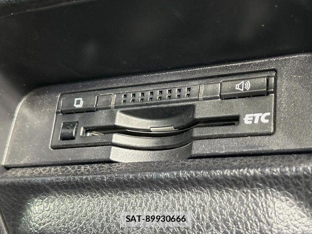 Toyota VOXY 2015-09 7226885-6