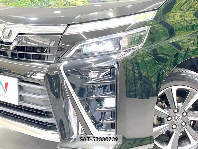 Toyota VOXY 2018-04 7226921-12