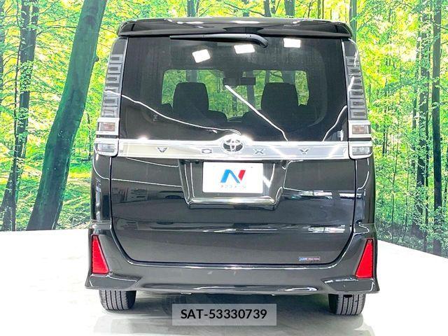 Toyota VOXY 2018-04 7226921-15