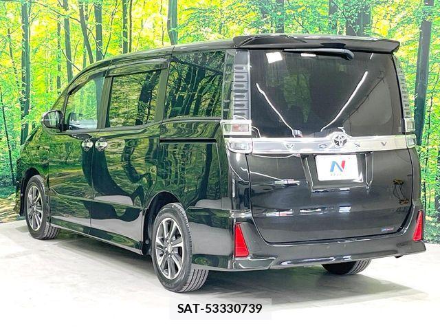 Toyota VOXY 2018-04 7226921-17