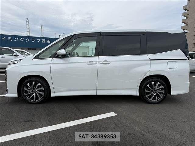 Toyota VOXY 2026-04 7226995-11