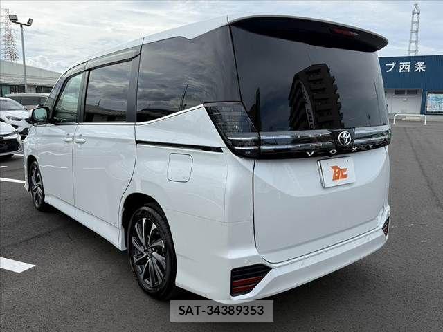 Toyota VOXY 2026-04 7226995-12