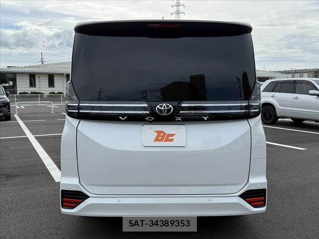 Toyota VOXY 2026-04 7226995-13
