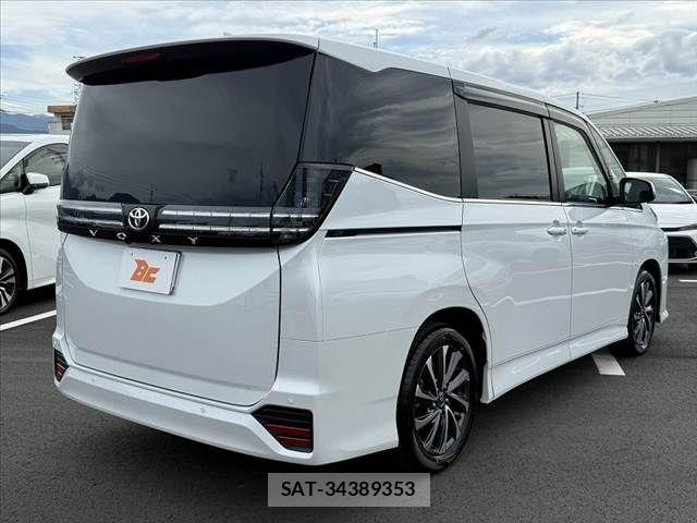 Toyota VOXY 2026-04 7226995-14