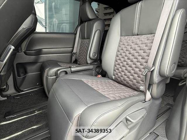 Toyota VOXY 2026-04 7226995-18