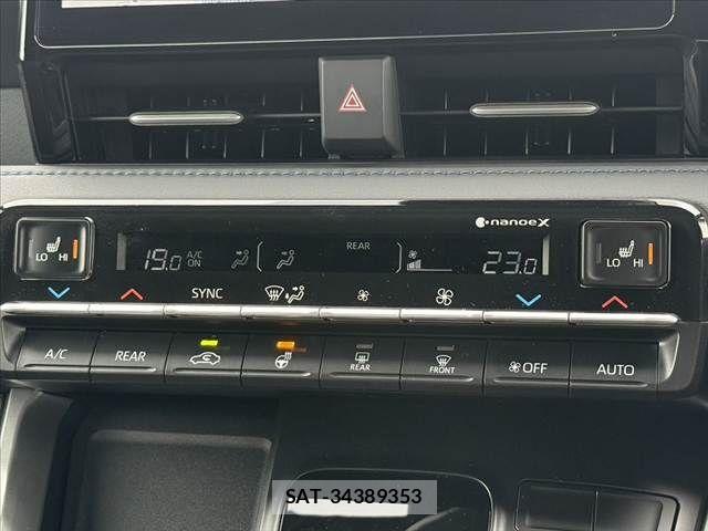Toyota VOXY 2026-04 7226995-6