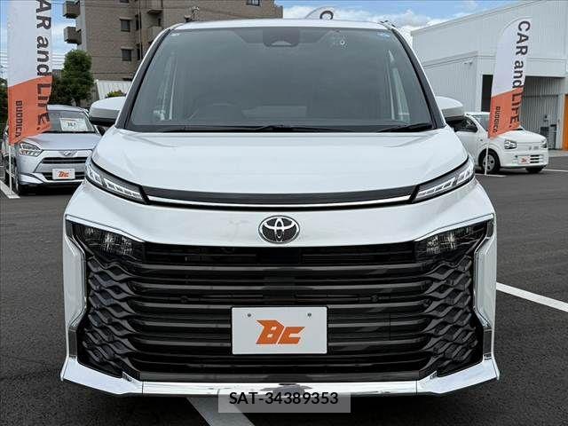 Toyota VOXY 2026-04 7226995-8