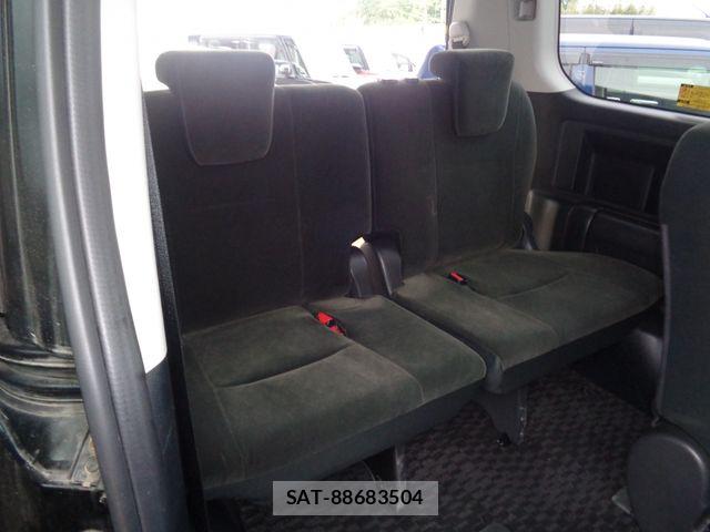 Toyota VOXY 2010-09 7226862-9