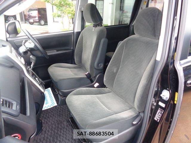 Toyota VOXY 2010-09 7226862-11