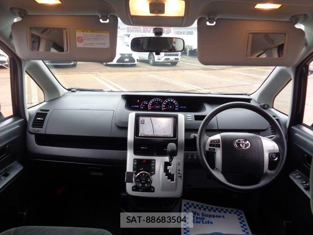 Toyota VOXY 2010-09 7226862-14