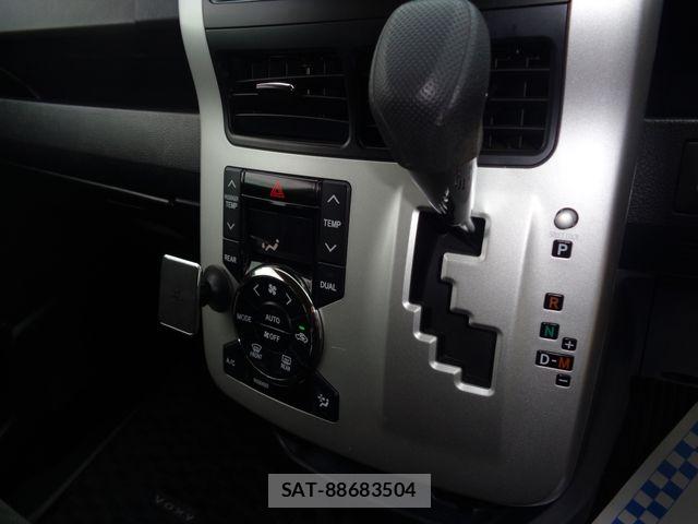 Toyota VOXY 2010-09 7226862-18