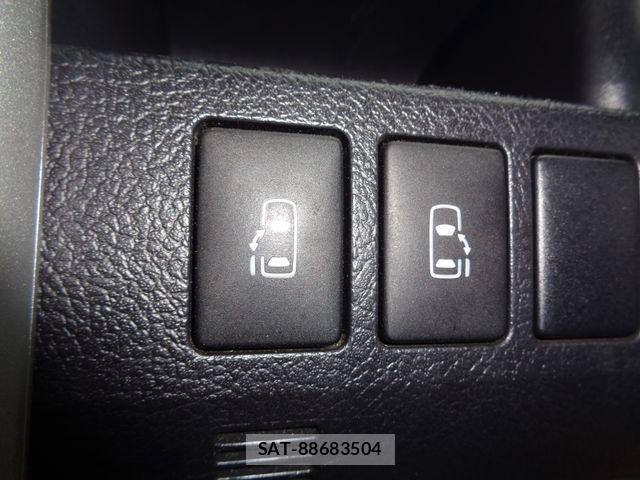 Toyota VOXY 2010-09 7226862-19