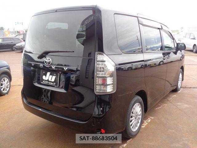Toyota VOXY 2010-09 7226862-2