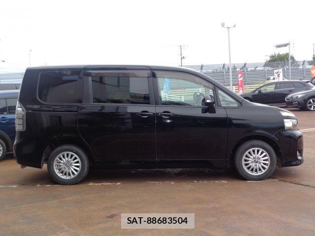 Toyota VOXY 2010-09 7226862-4