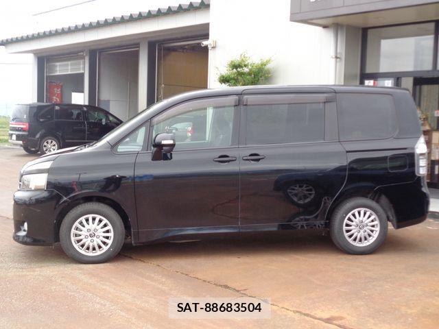 Toyota VOXY 2010-09 7226862-5