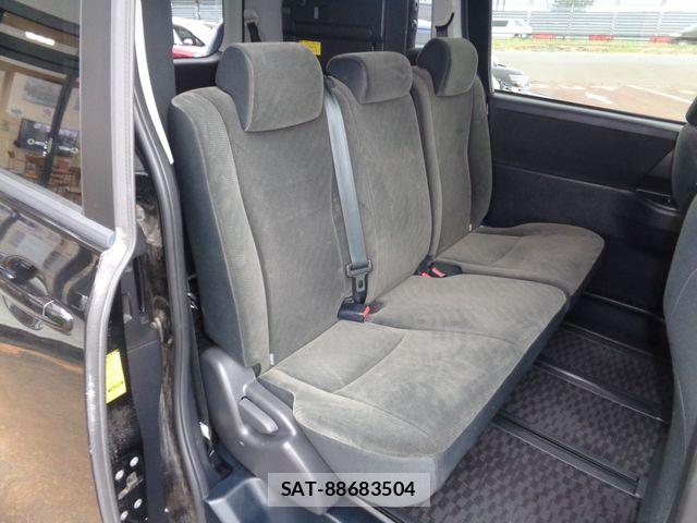 Toyota VOXY 2010-09 7226862-8