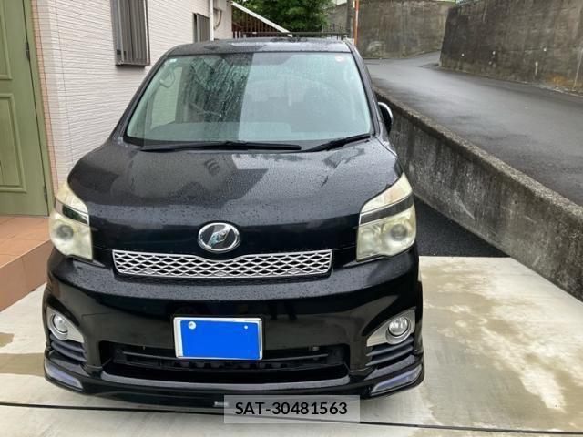 Toyota VOXY 2013-07 7226869-0