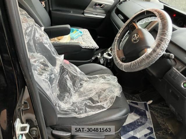 Toyota VOXY 2013-07 7226869-18
